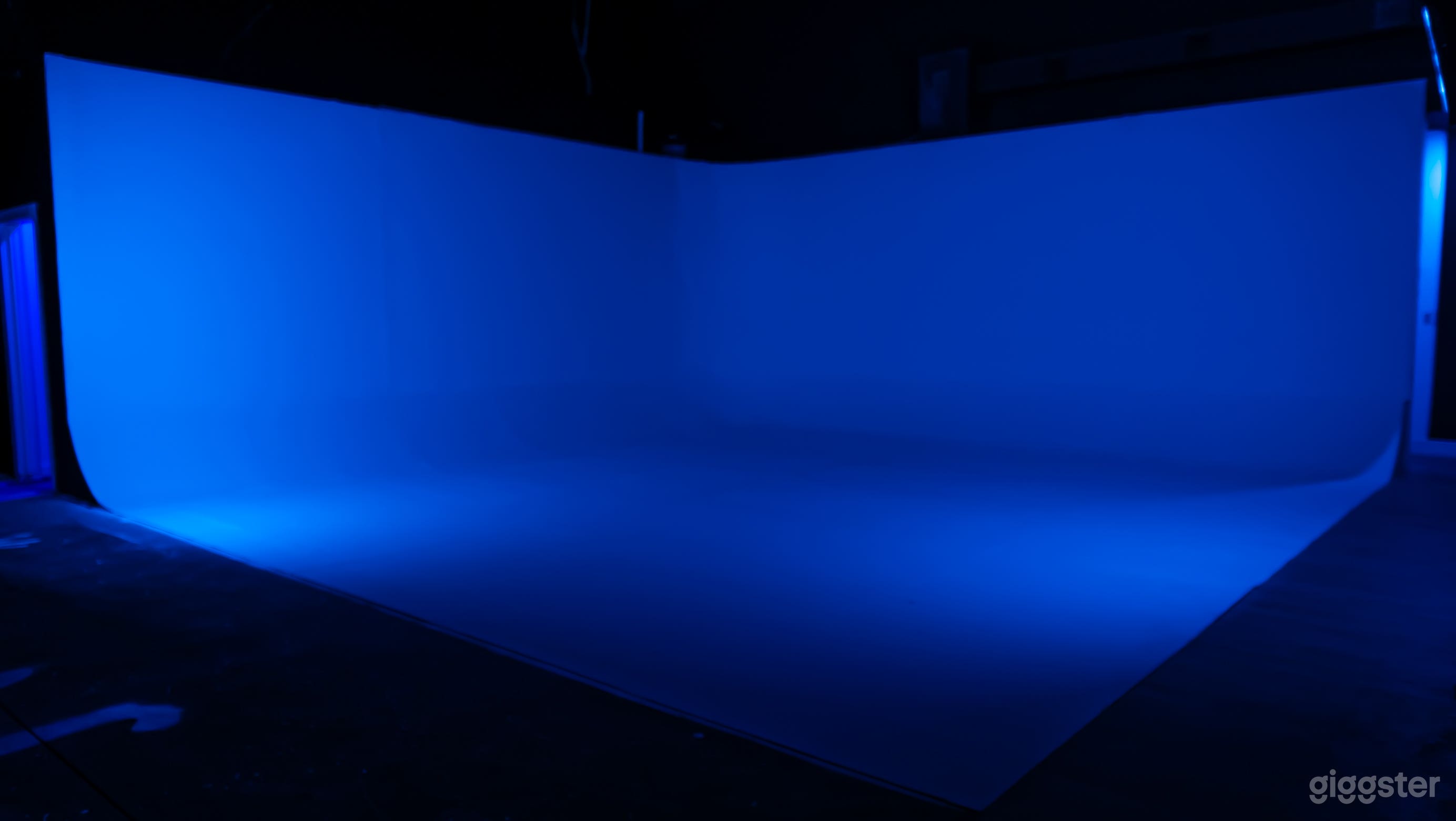 Capture Perfection: Cyclorama Wall Photo 3