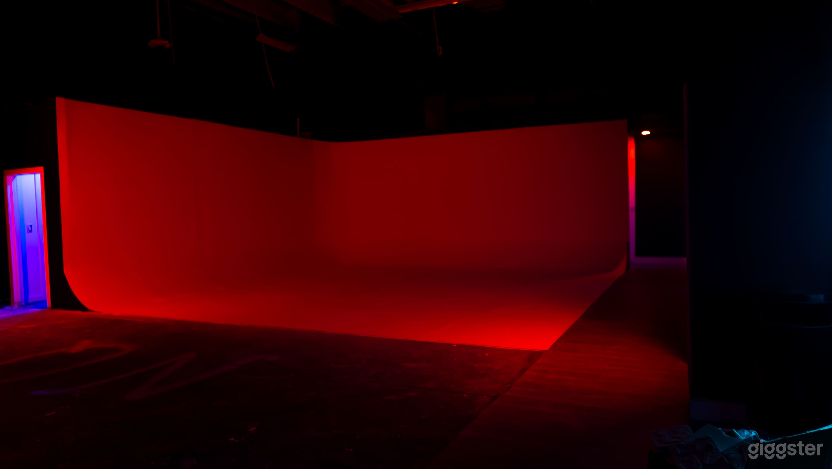 Capture Perfection: Cyclorama Wall Photo 4