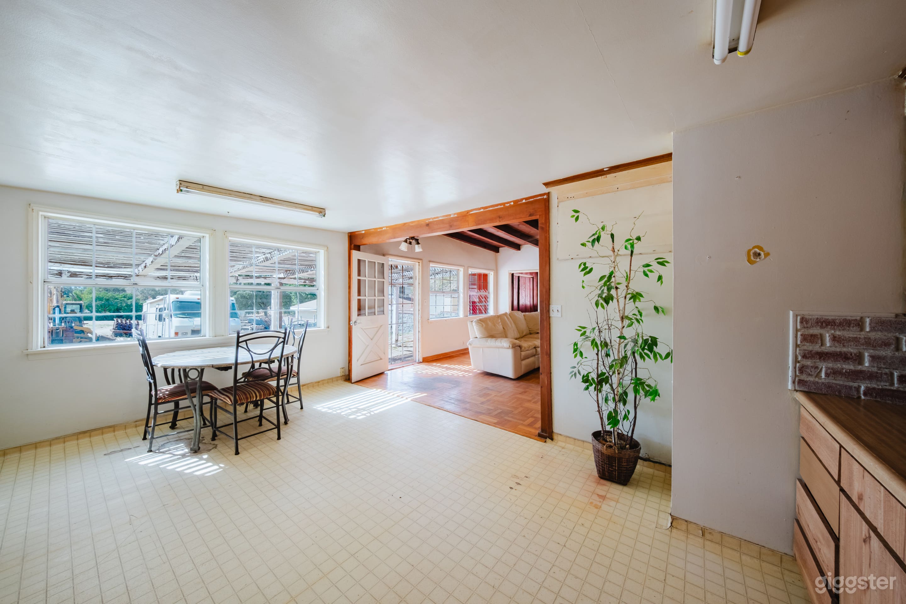HIGH DESERT RUSTIC RANCH COMPOUND Photo 4