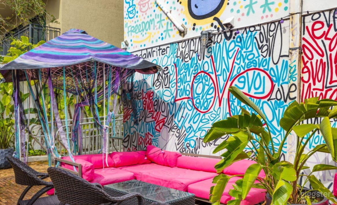 Colorful and Bright Courtyard  Photo 3