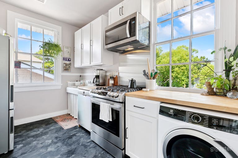  Tranquil New Orleans Gem with Pops of Color 