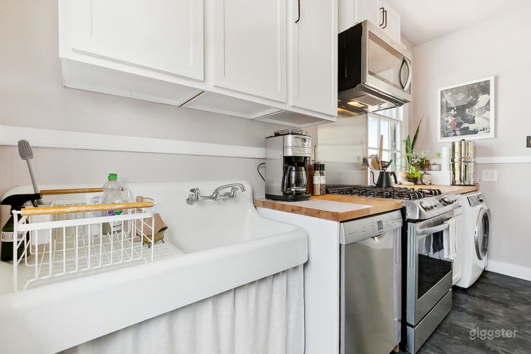  Tranquil New Orleans Gem with Pops of Color 