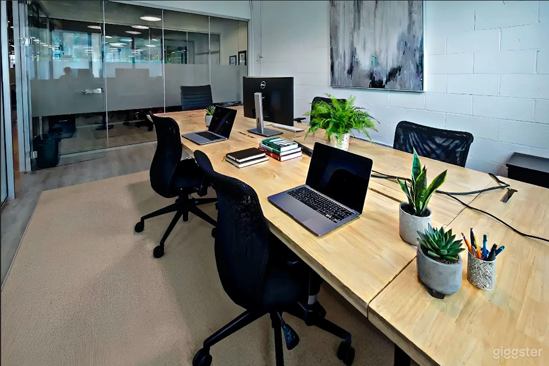 6-Person Office With Window Photo 4
