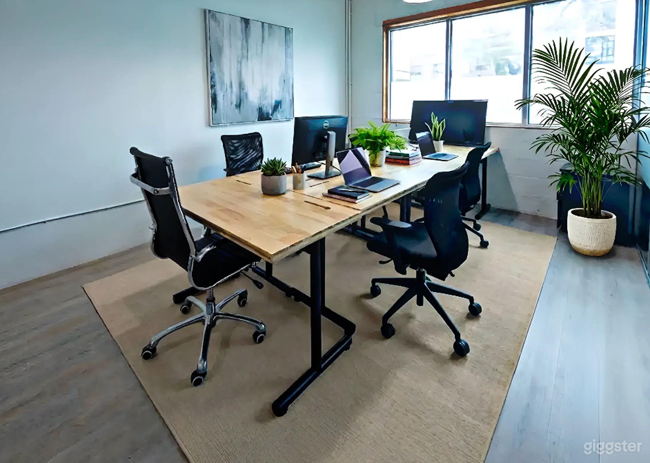 6-Person Office With Window Photo 3