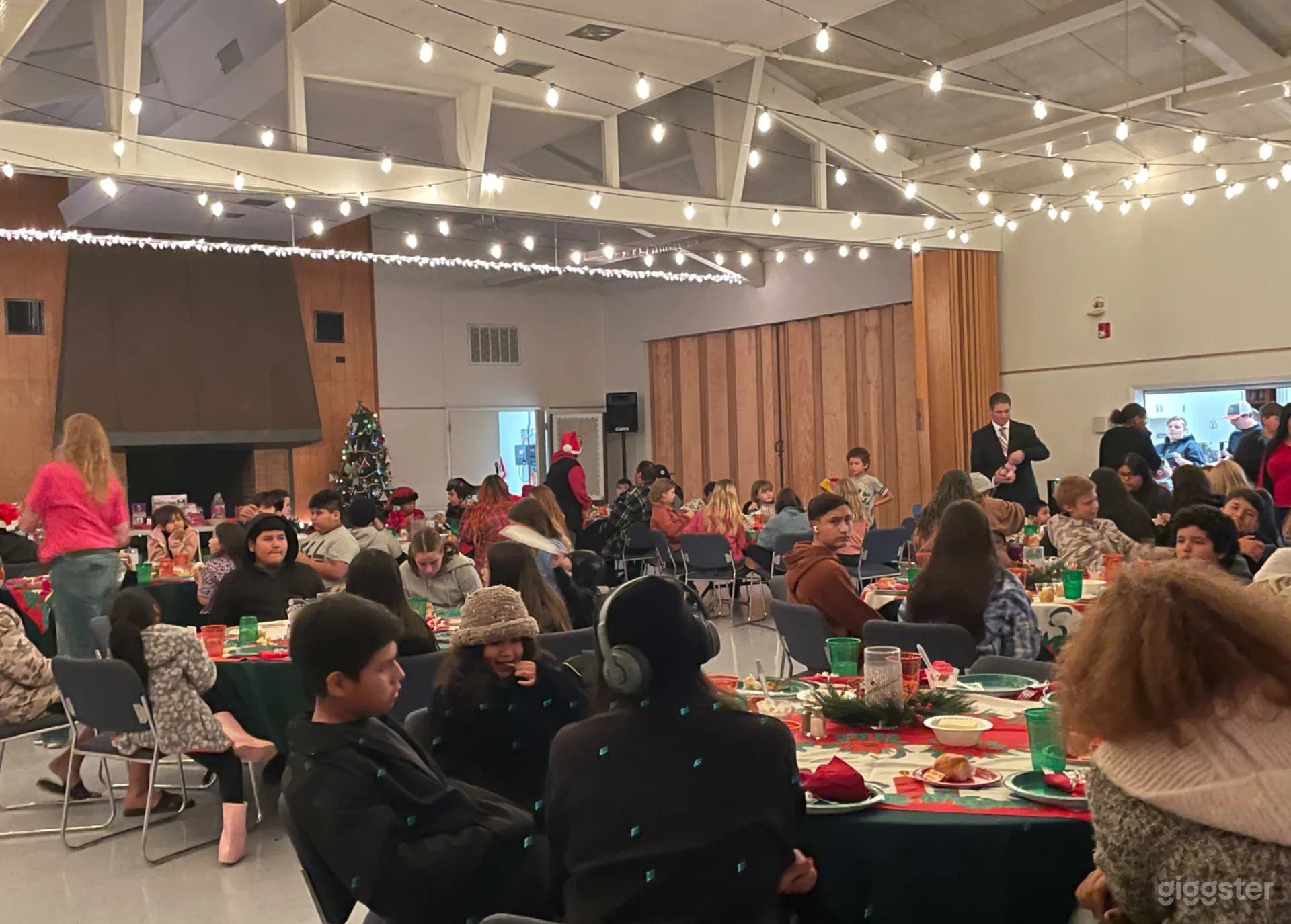 Church, classrooms, offices, medium large gatherings Photo 3