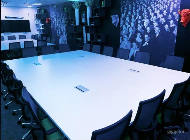 Creative Event Space with Vibrant Lighting Photo 3