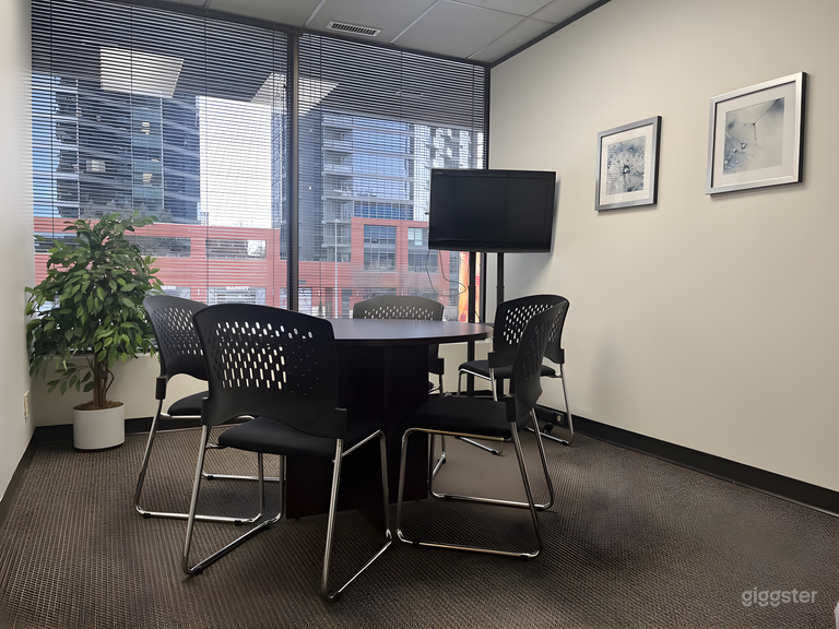  Meeting Room for 4 Guests 