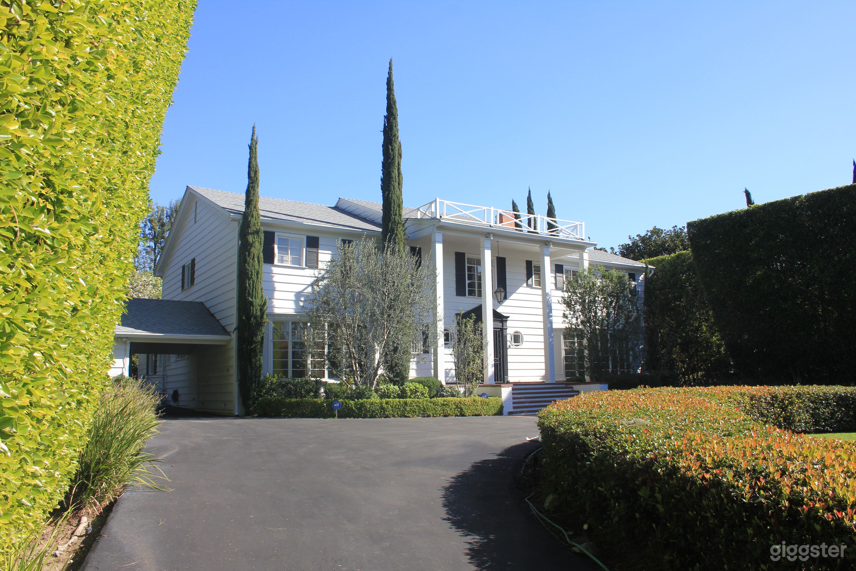Georgian Colonial Mansion with Hedges &amp; Pillars Photo 2