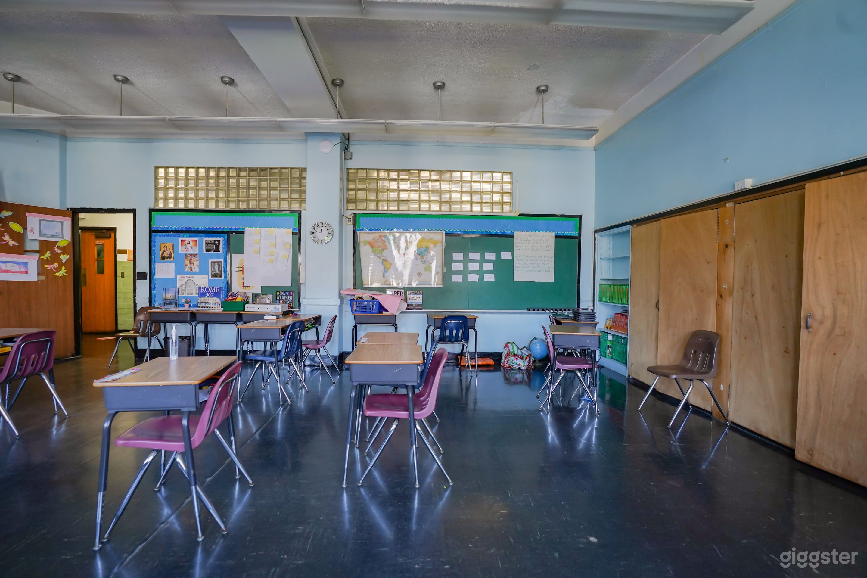 Downtown School with Classrooms, Courtyard, Gym Photo 3