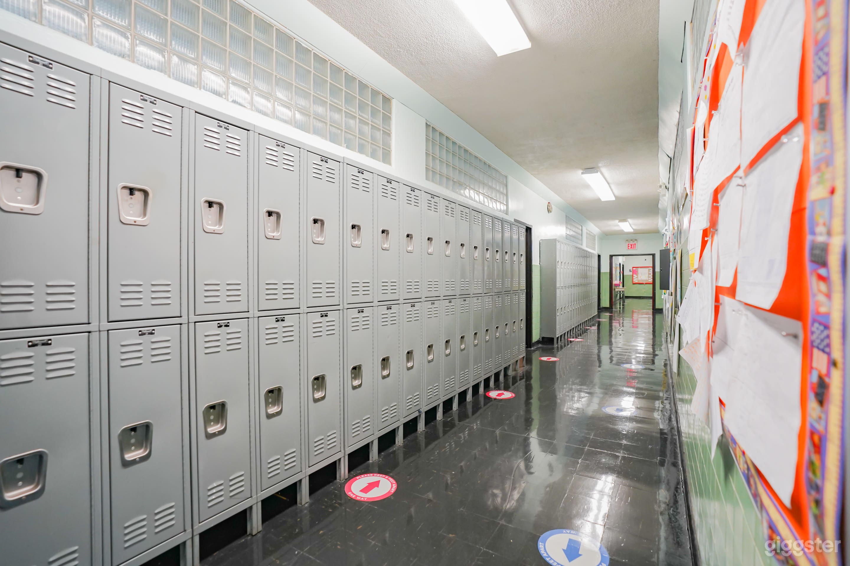 Downtown School with Classrooms, Courtyard, Gym Photo 4