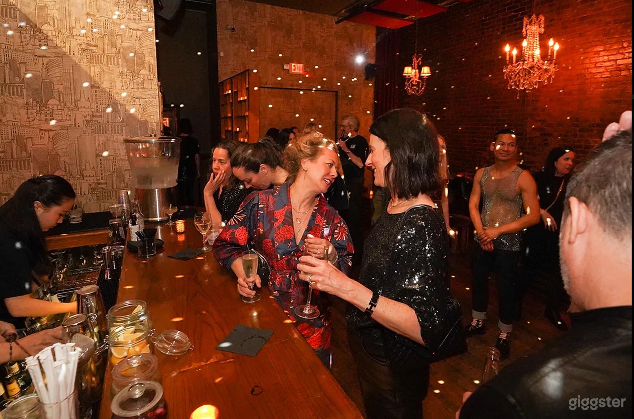 Luxurious And Inviting Bar Photo 4