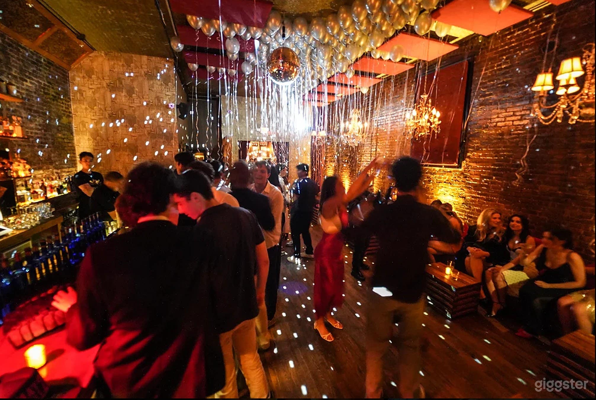 Luxurious And Inviting Bar Photo 3