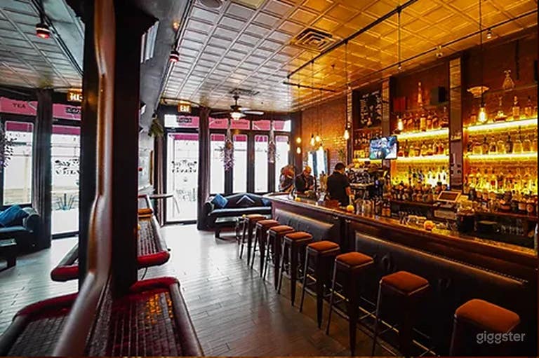  Luxurious And Inviting Bar 