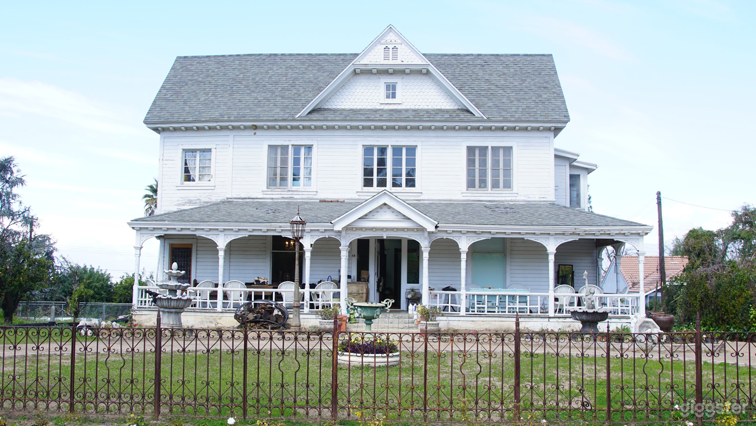 Lady leaf Victoria house Photo 1