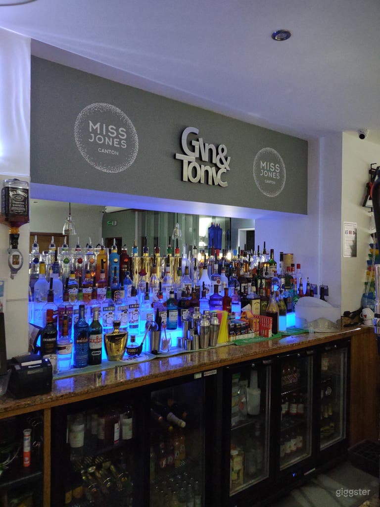  Cocktail Bar with Dining Area, Dancefloor & DJ booth in Cardiff 