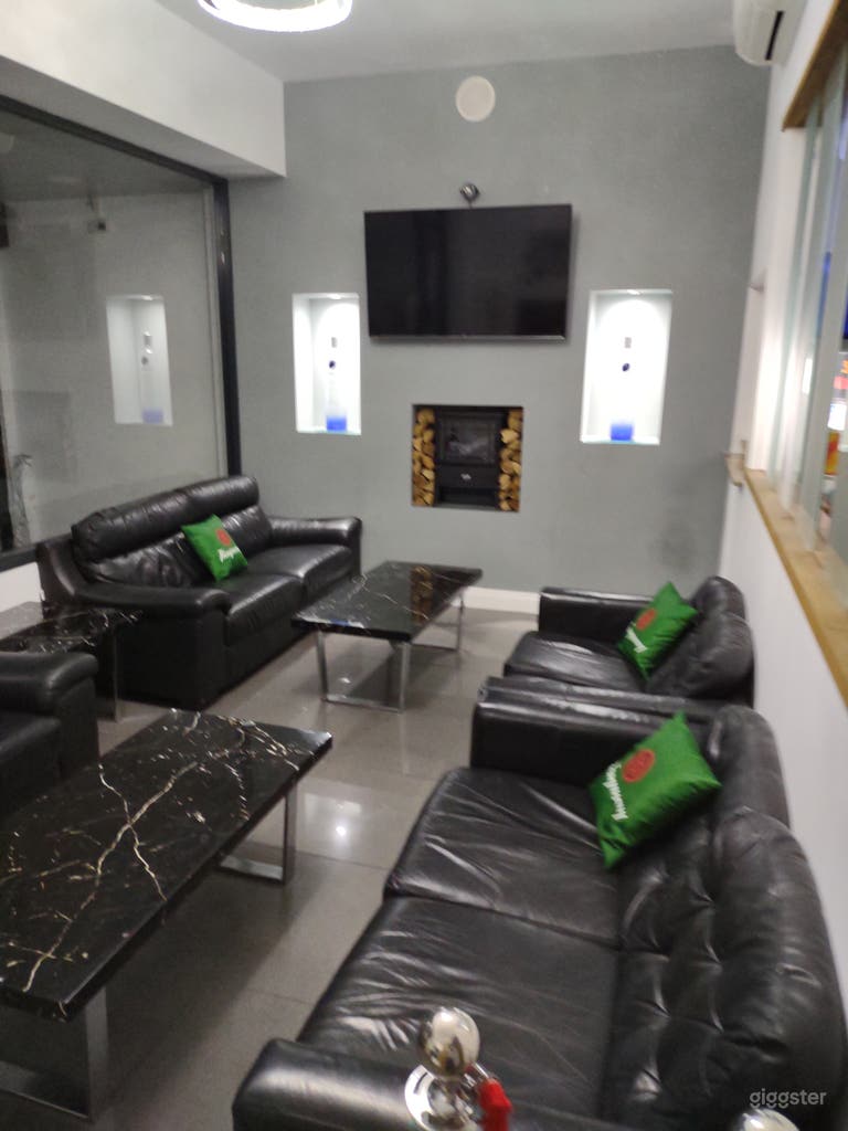  Cocktail Bar with Dining Area, Dancefloor & DJ booth in Cardiff 