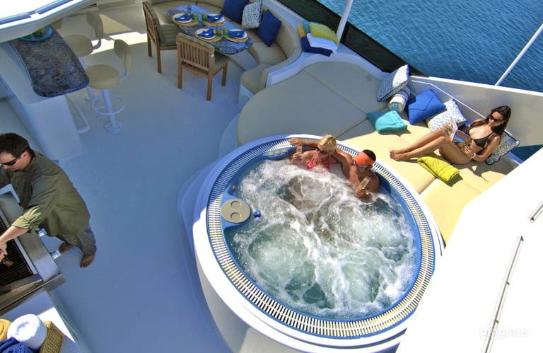  105 ft Yacht with Luxurious Amenties 