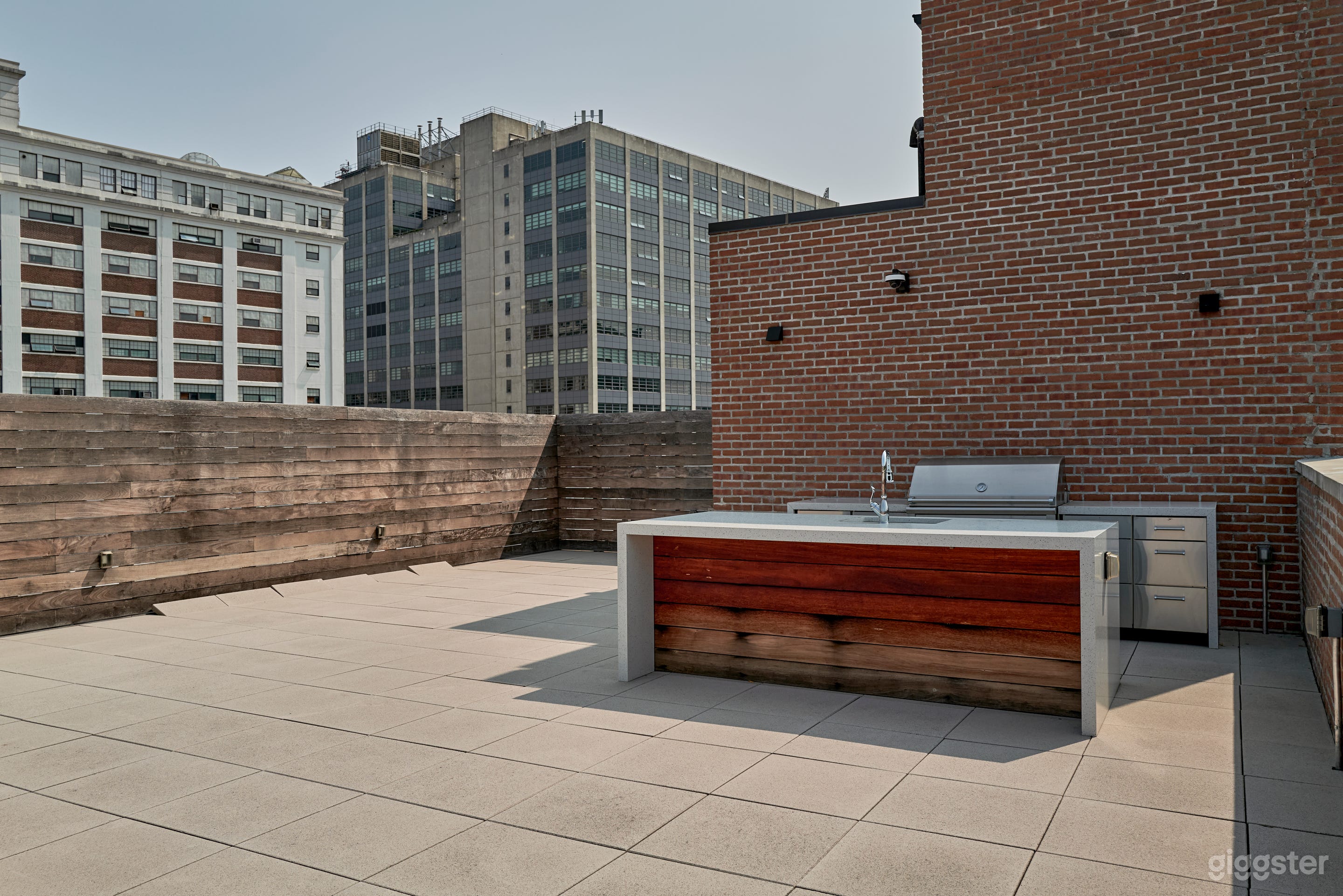 Rooftop R_11: Scenic Rooftop for Shoots + Events Photo 3