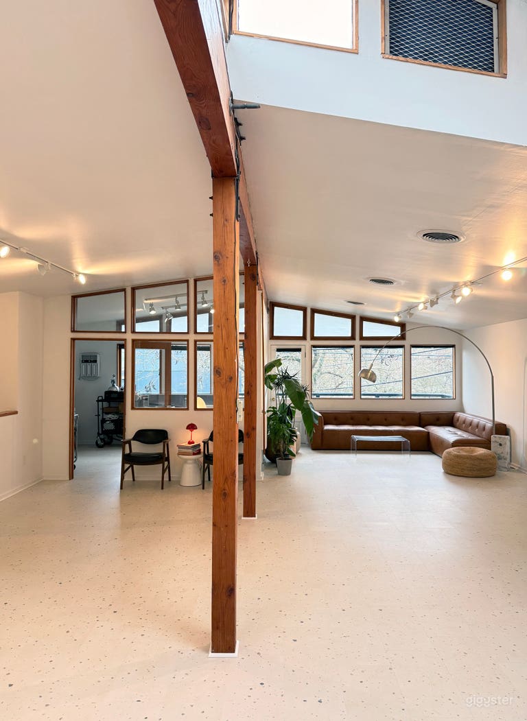  Bright studio space in vibrant Fremont 