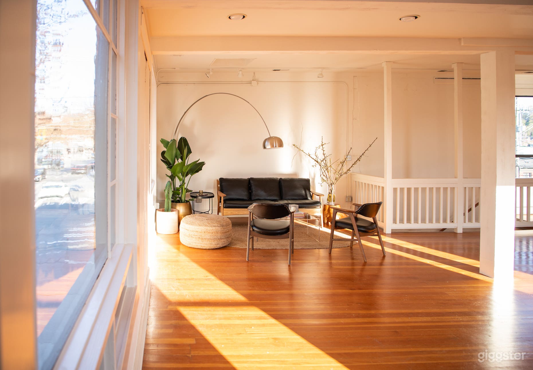 Bright studio space in vibrant Fremont Photo 3