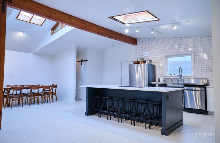  Bright studio space in vibrant Fremont 