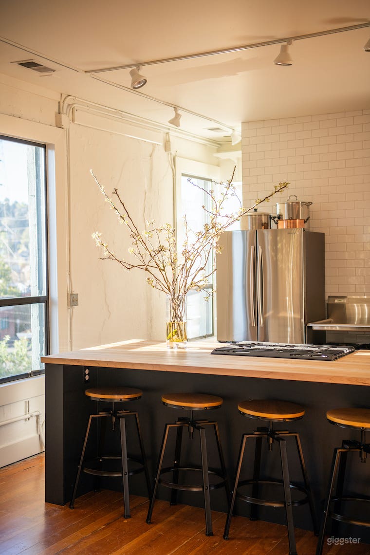  Bright studio space in vibrant Fremont 