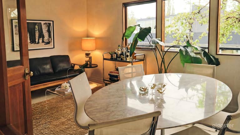  Bright studio space in vibrant Fremont 