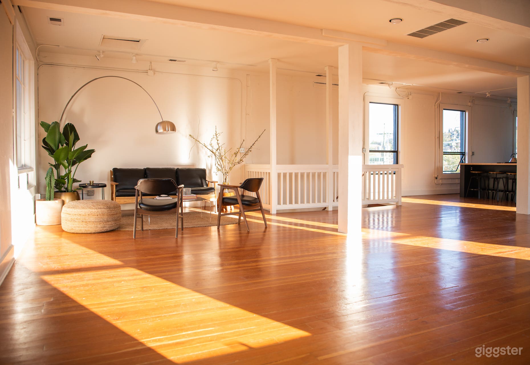 Bright studio space in vibrant Fremont Photo 1