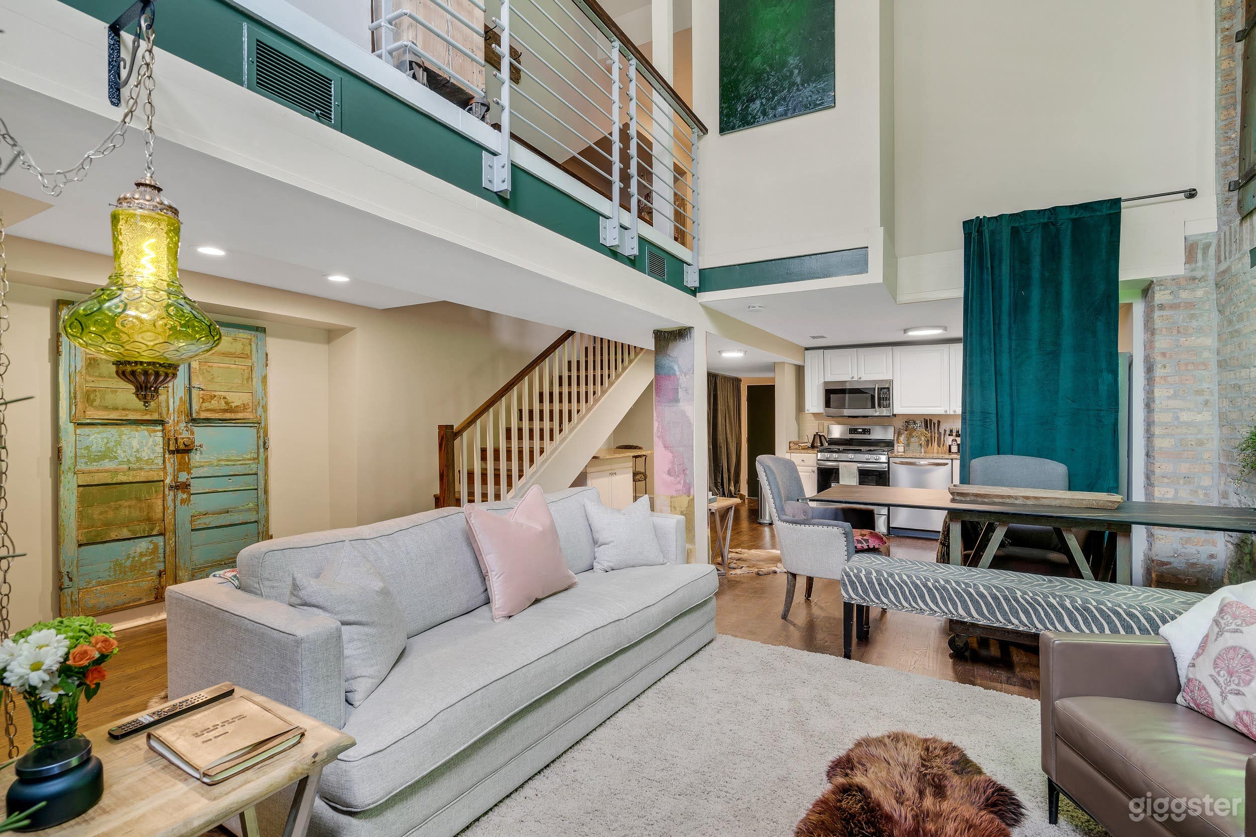 Vintage dig w/ cozy casual vibes Photo 1