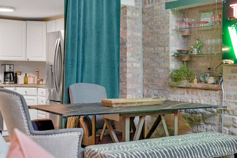  Vintage dig w/ cozy casual vibes 