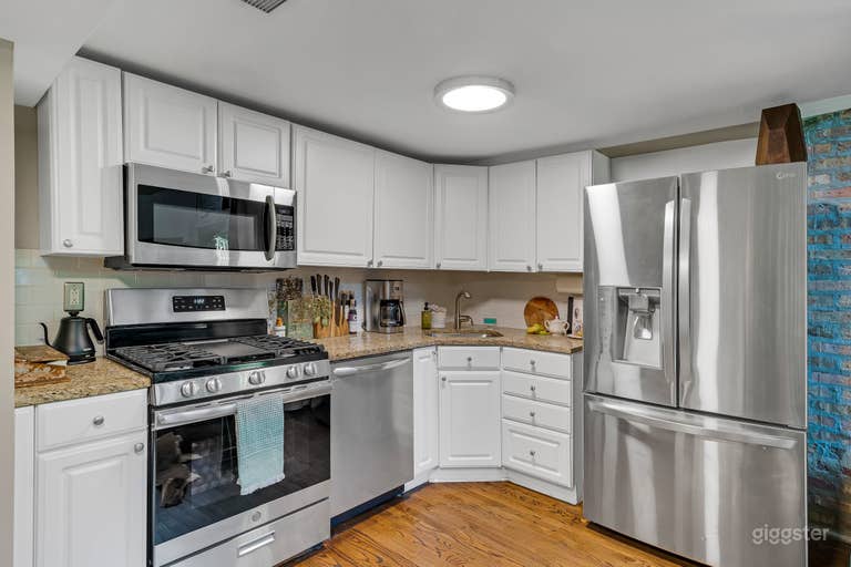  Vintage dig w/ cozy casual vibes 