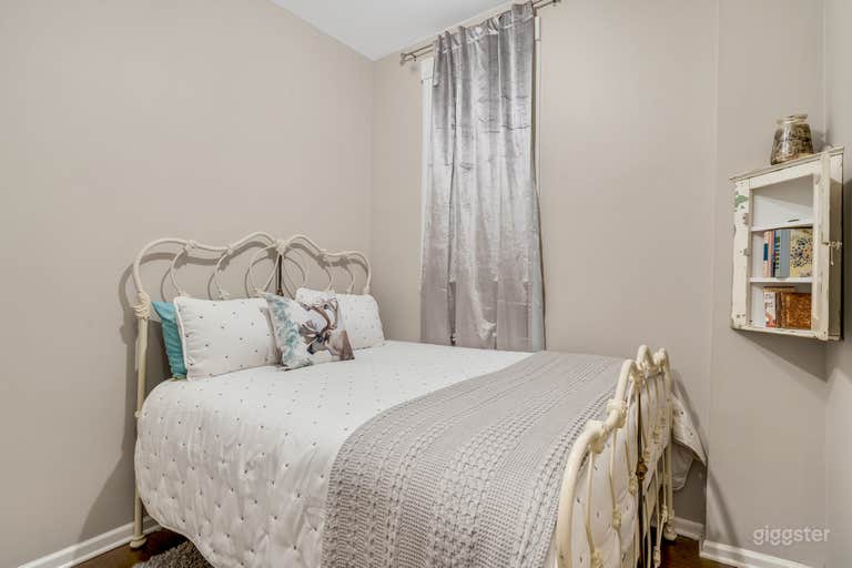  Vintage dig w/ cozy casual vibes 