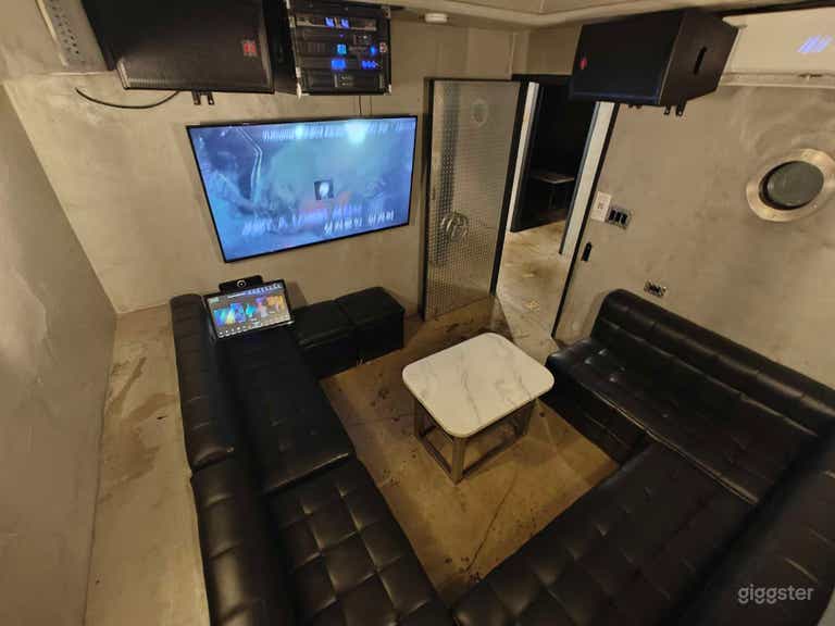  MEDIUM KARAOKE ROOM 