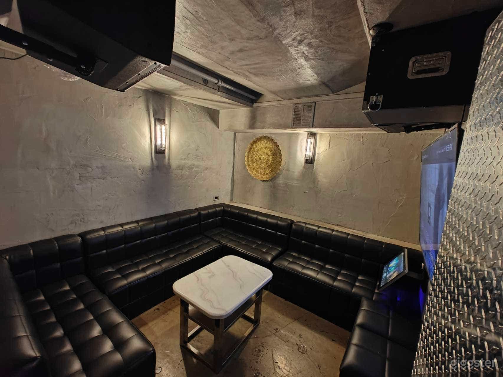 MEDIUM KARAOKE ROOM Photo 1