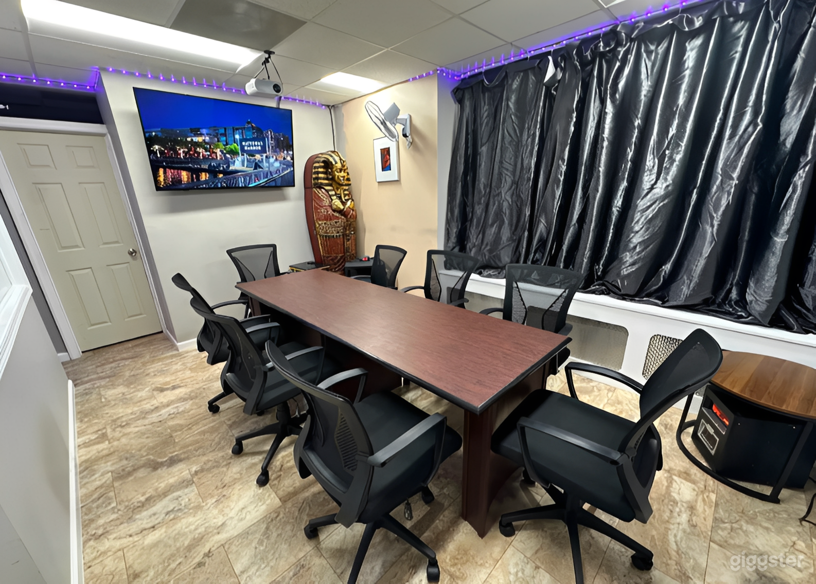 Modern Conference Room with LED Lighting & Large Screen Photo 2