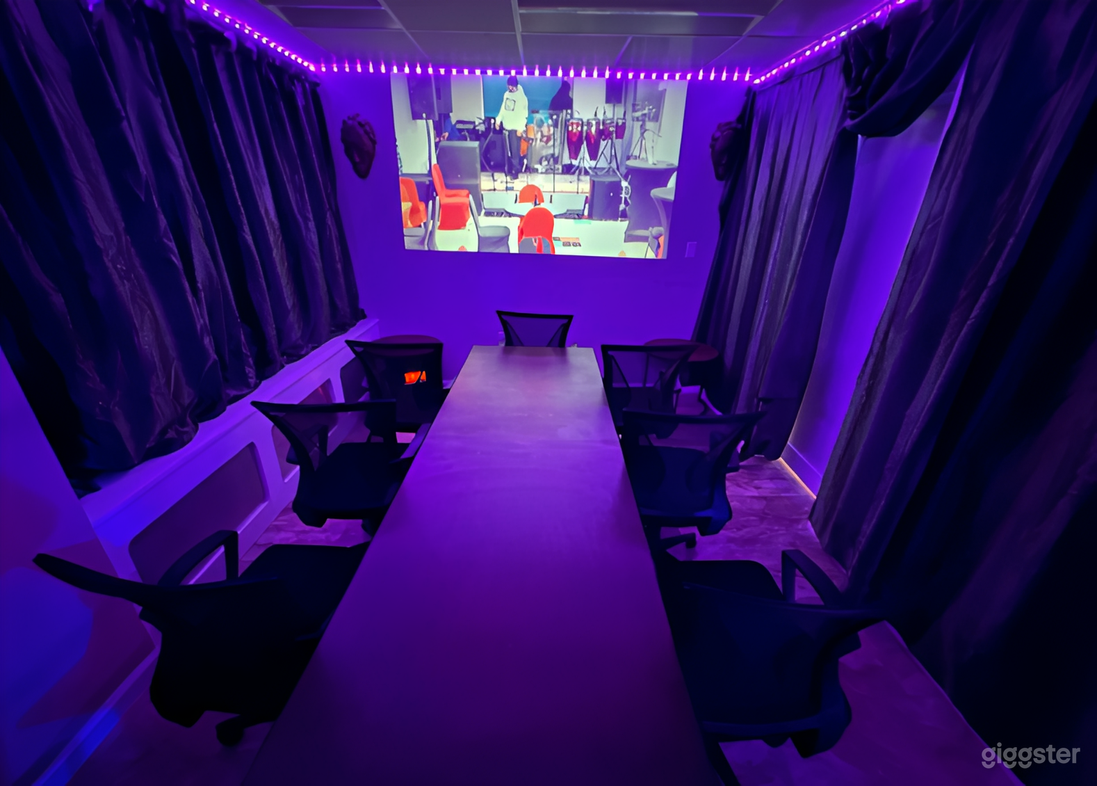 Modern Conference Room with LED Lighting & Large Screen Photo 4