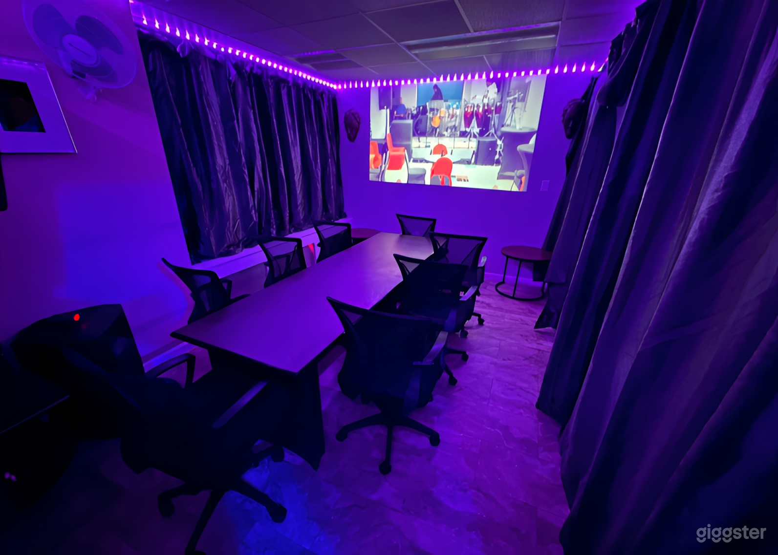 Modern Conference Room with LED Lighting & Large Screen Photo 3