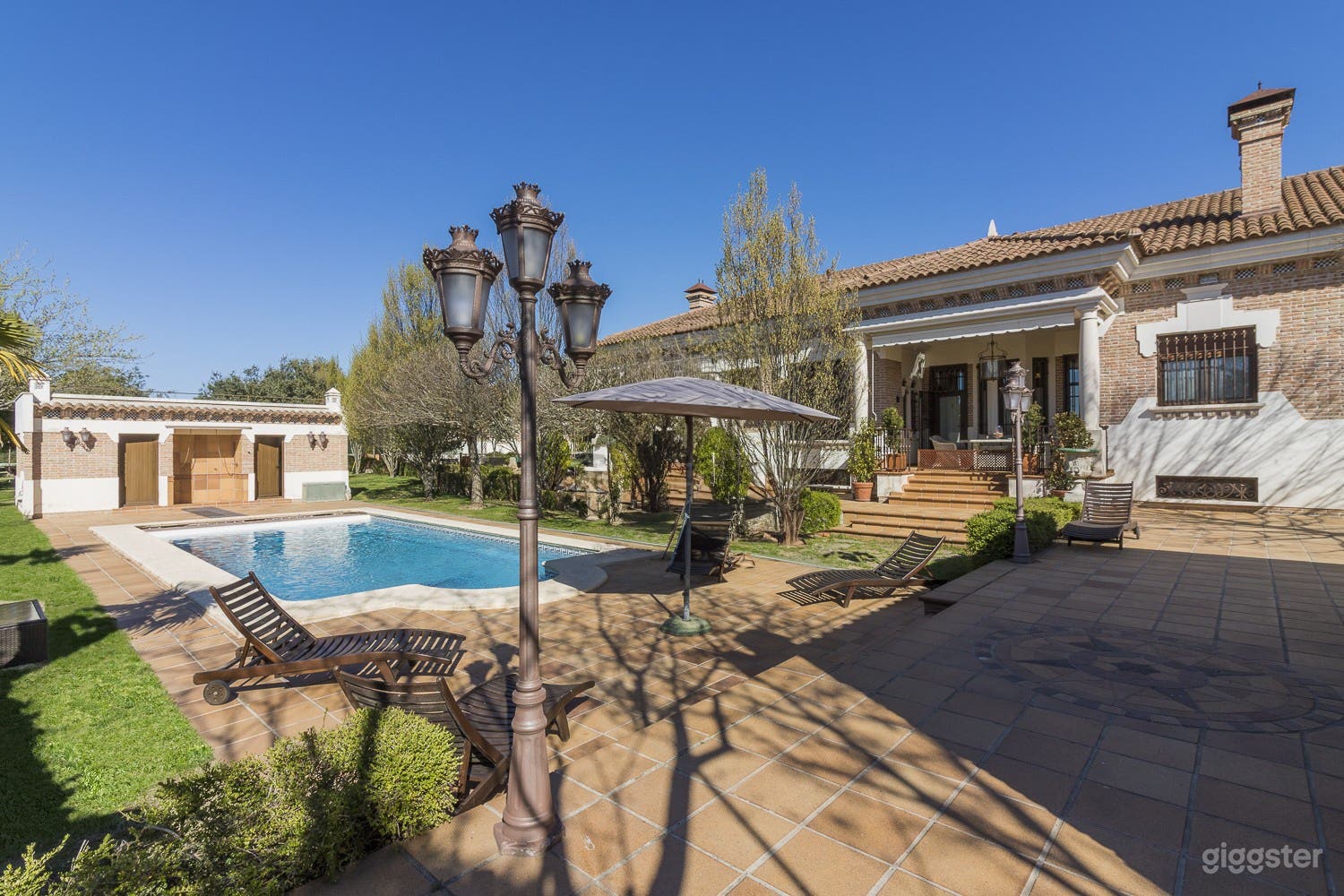 Finca de 5.000 m² con jardín y piscina a 40 min de Madrid Foto 1