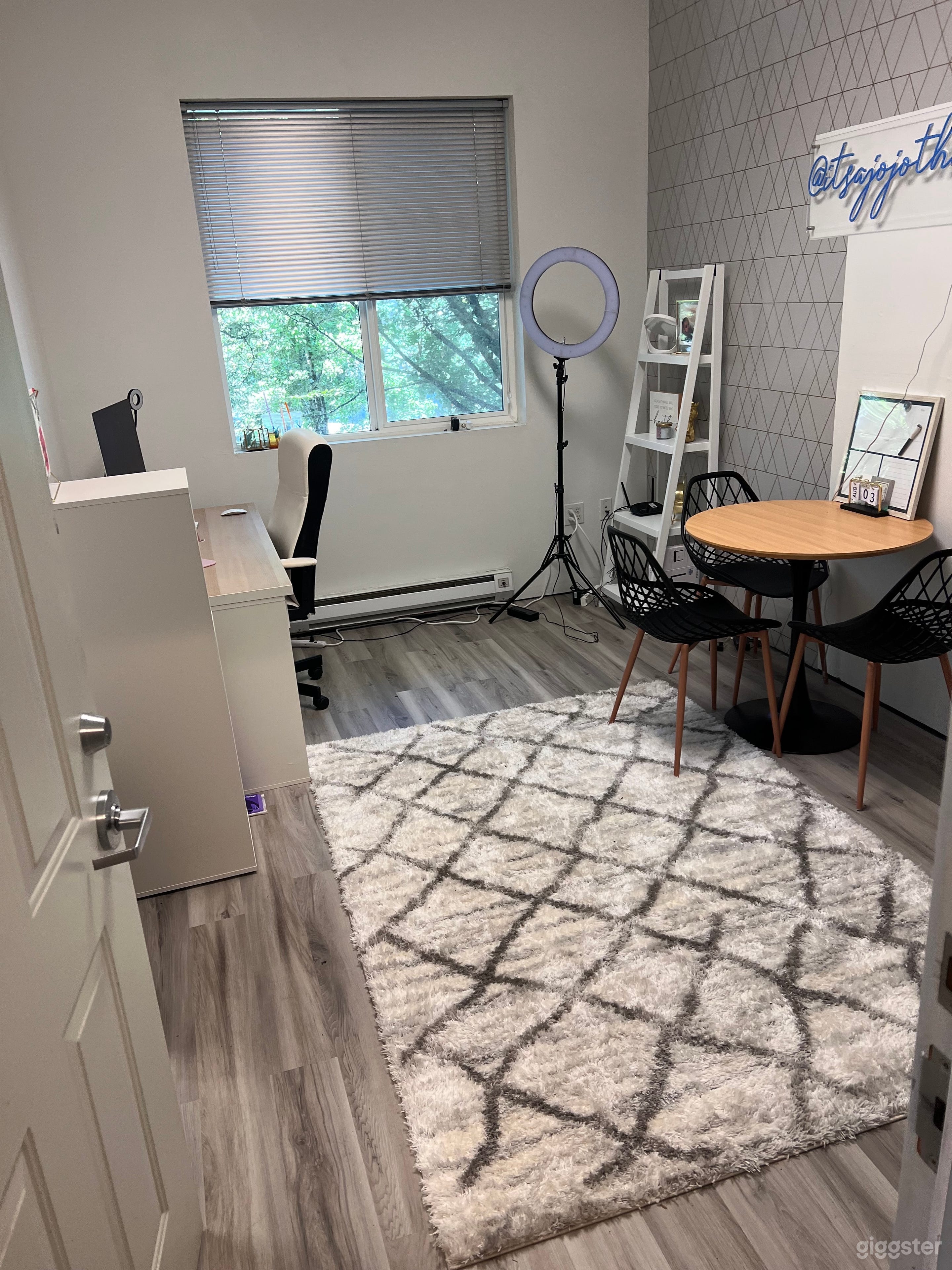 Office space/ lash space/ meeting space Photo 4