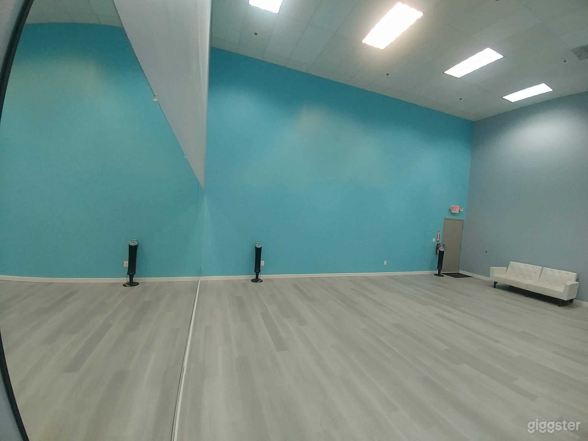 Contemporary Dance Hall with High Ceiling Photo 3
