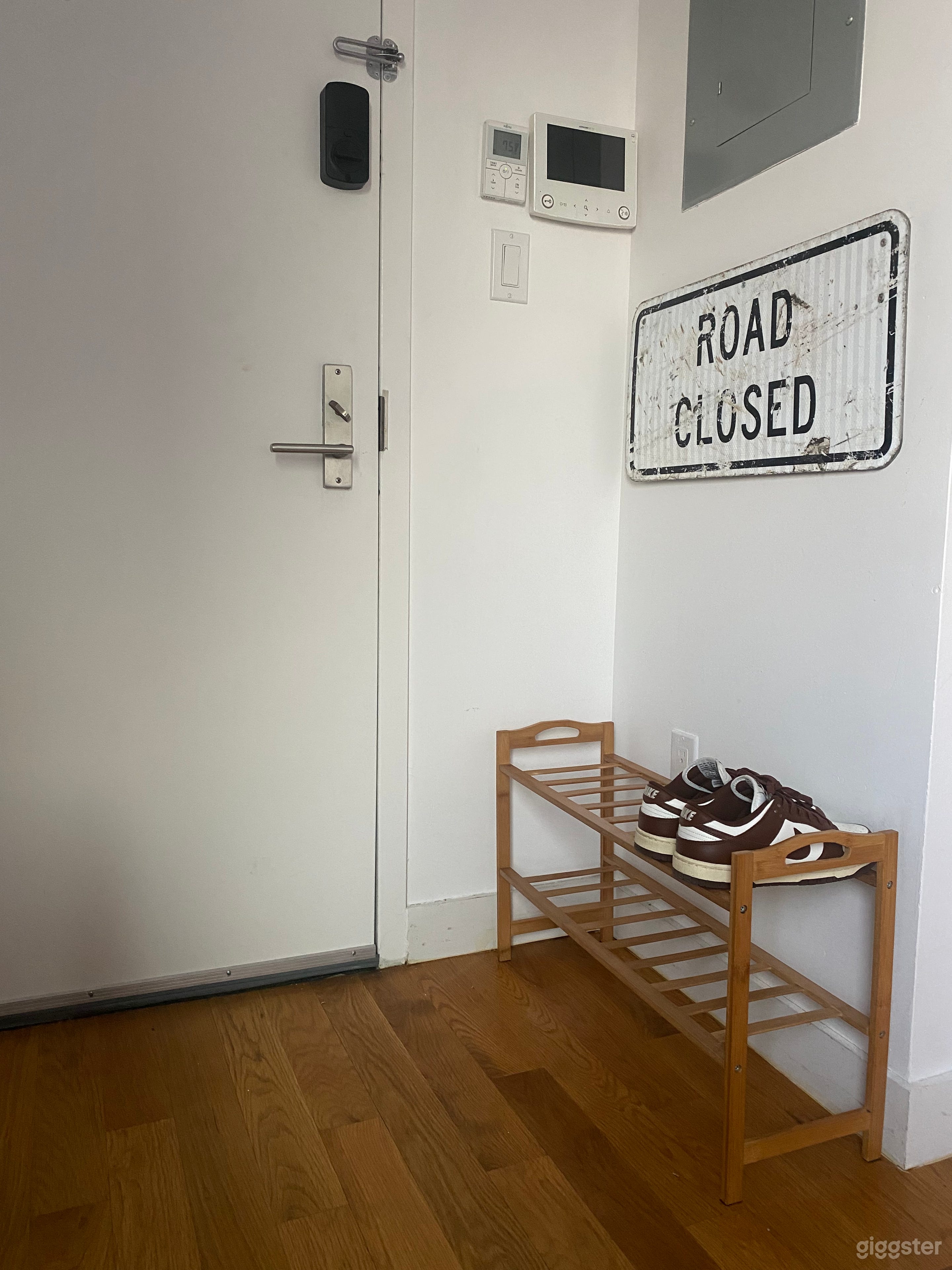 modern luxury new york city apartment studio Photo 2