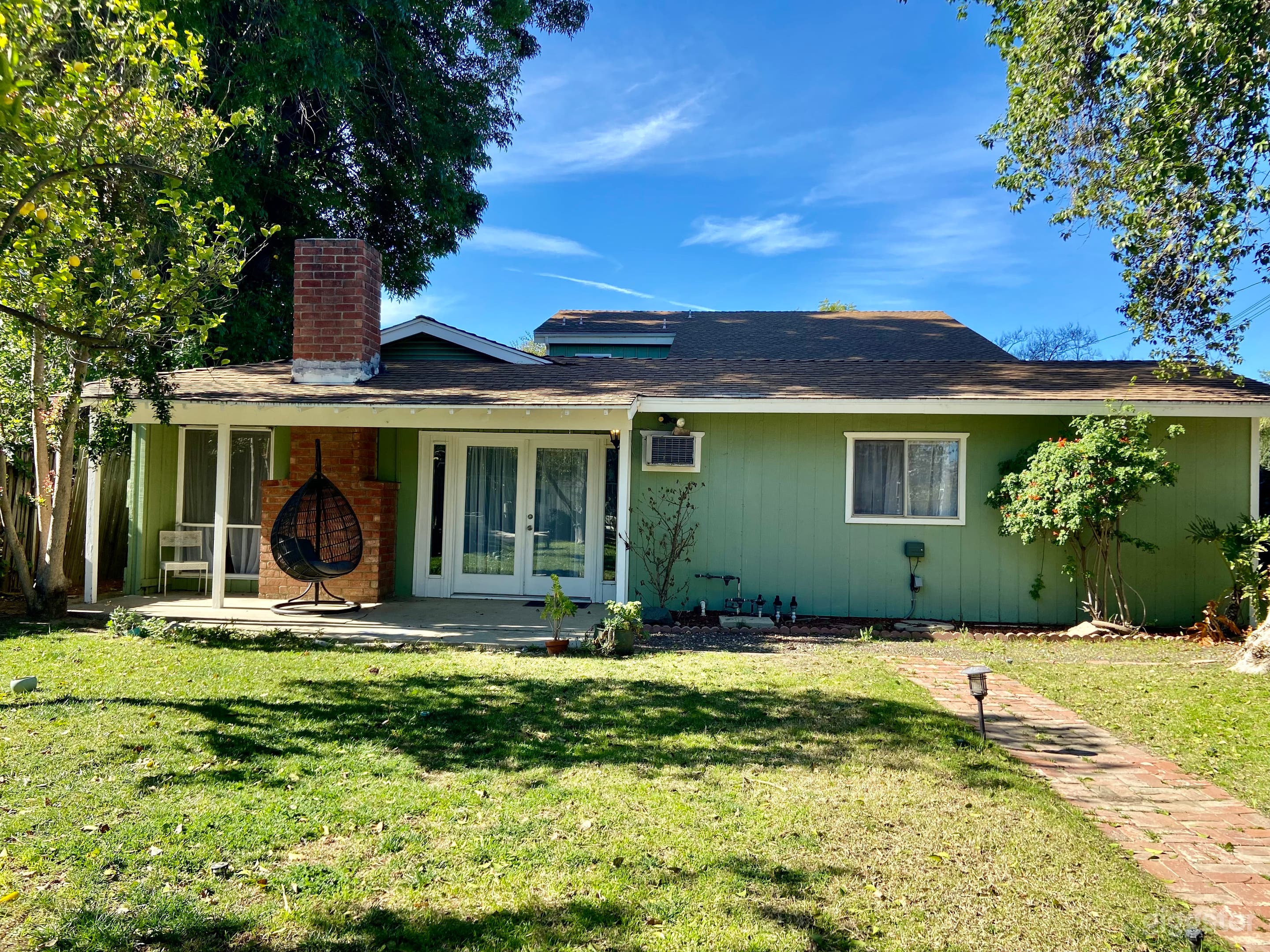 Cozy 1950s cottage style home  Photo 1
