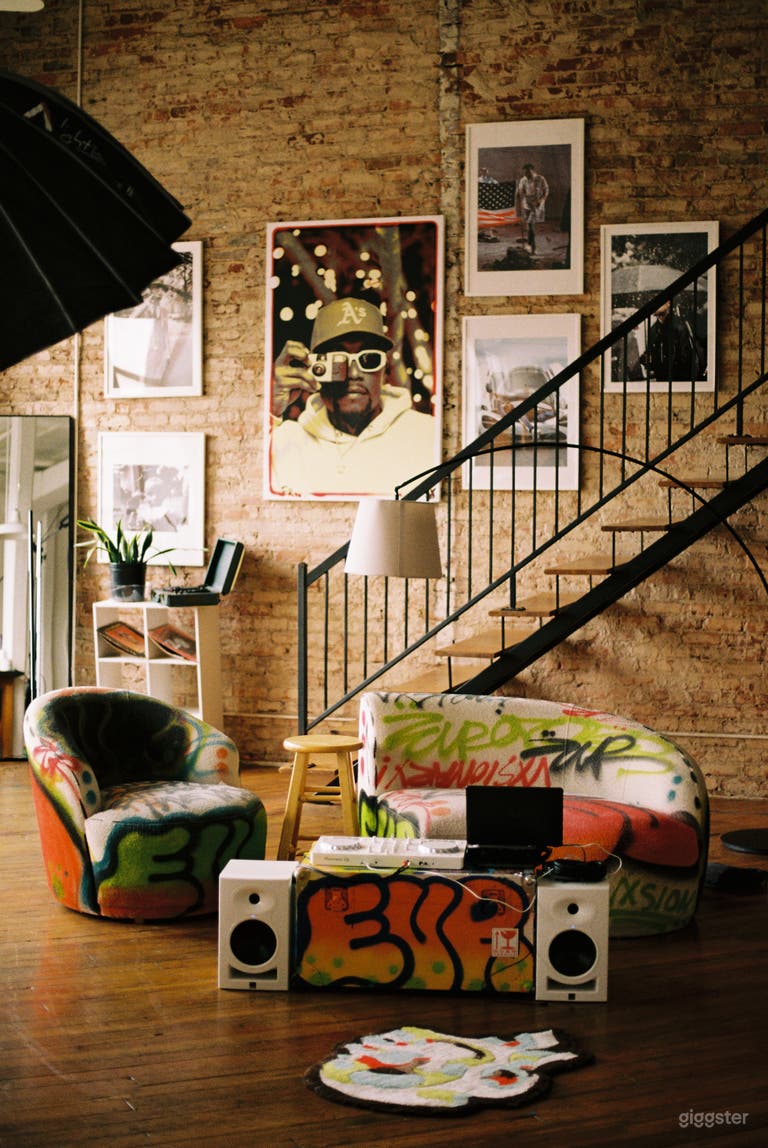  Natural Light Industrial Loft Studio 