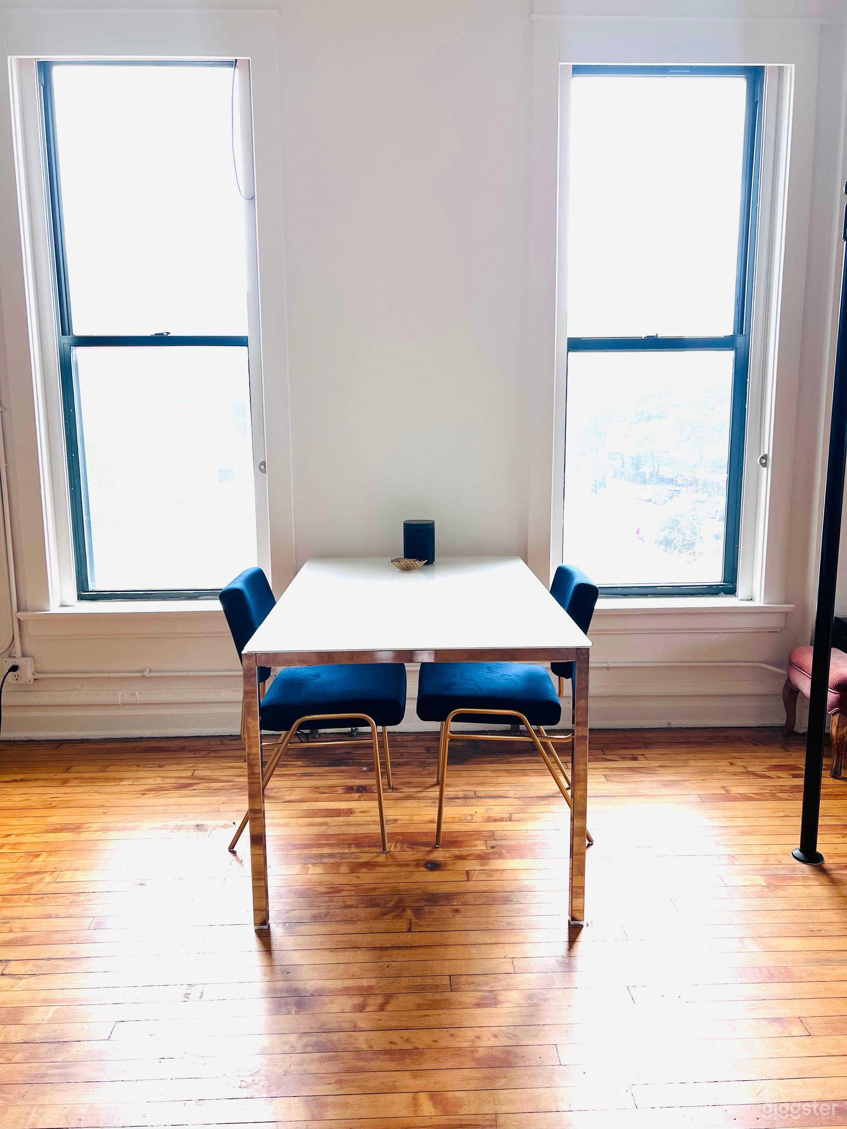 sonos system and work table 