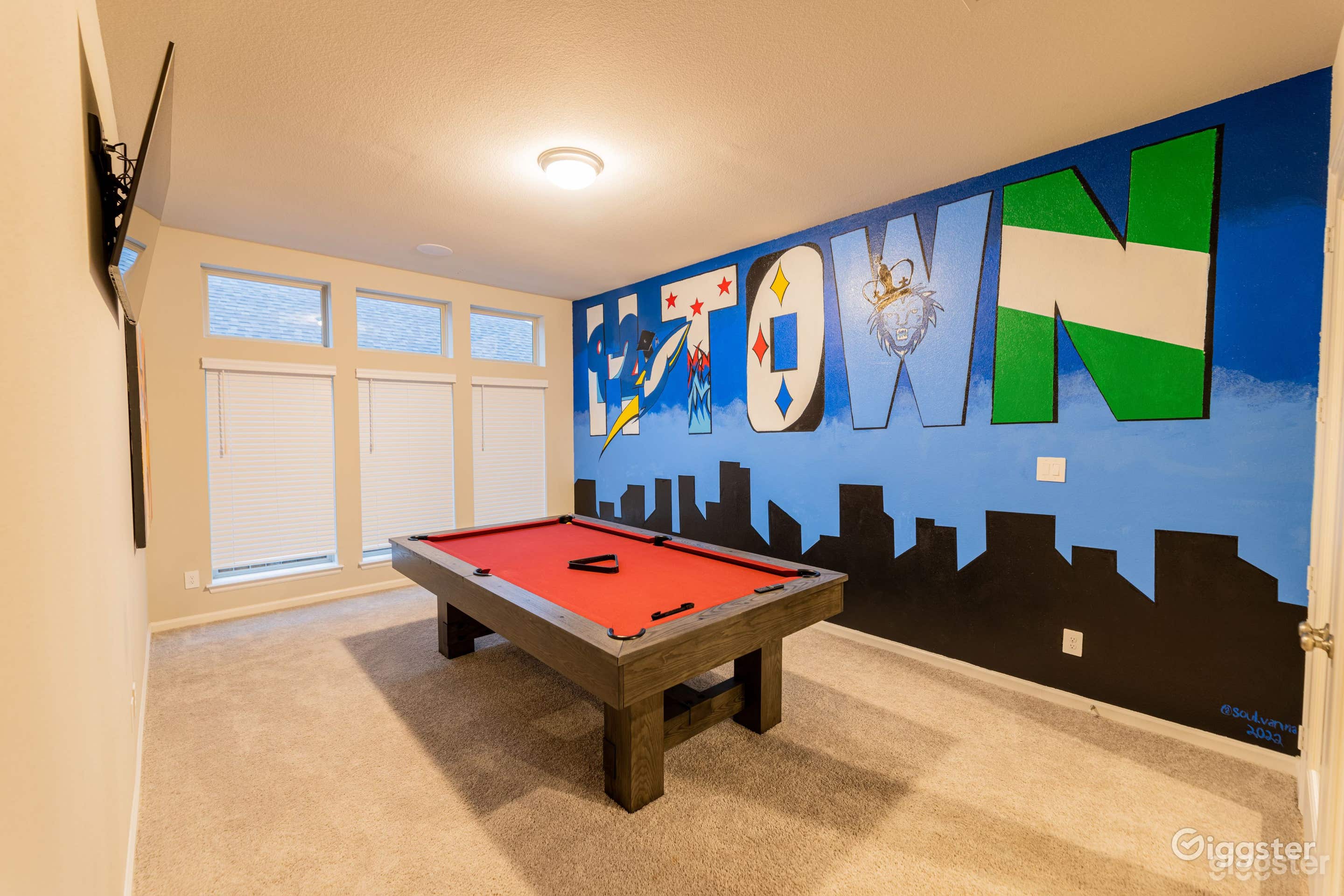 Outdoor Pool and Inviting Jacuzzi/Hot tub  Photo 4