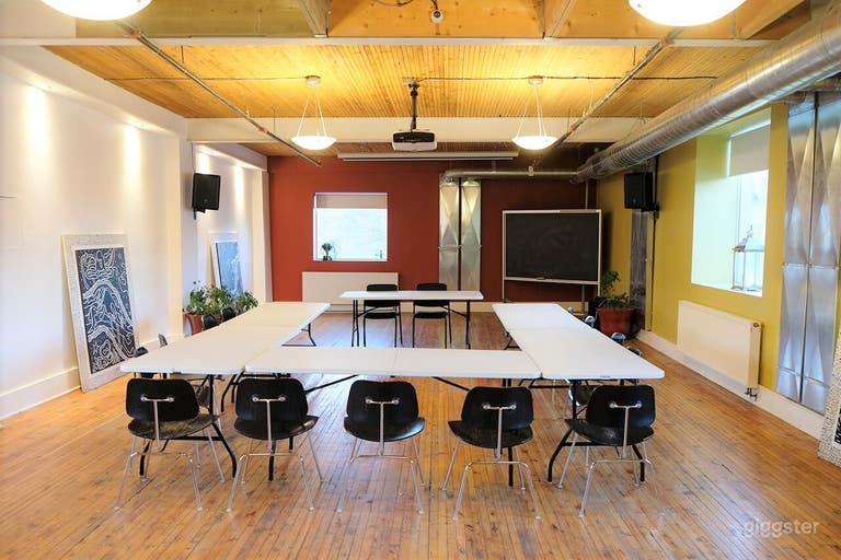  Spacious Event Space With High Ceilings 