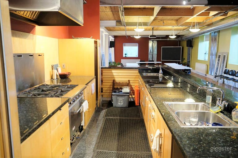  Spacious Event Space With High Ceilings 