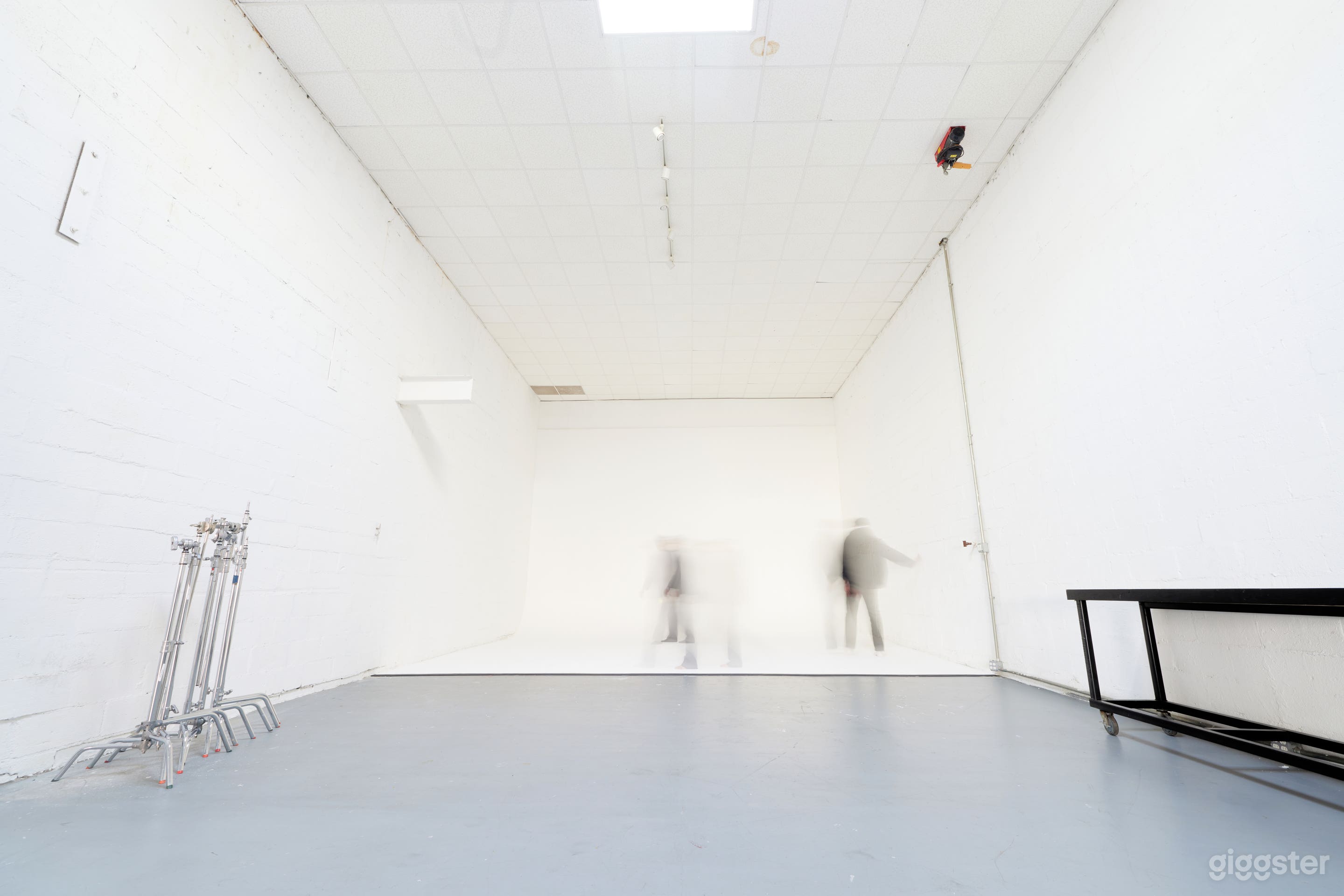 Ground level Cyc wall studio in south slope Photo 2