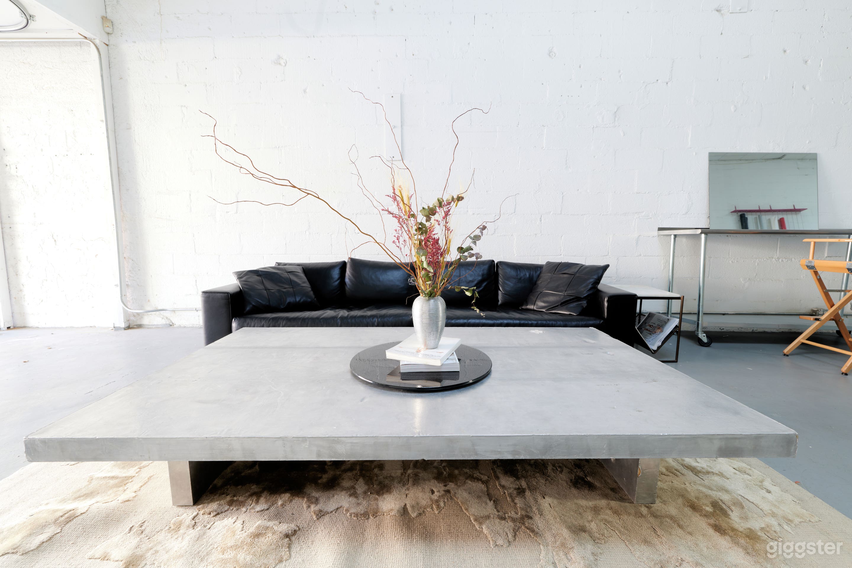 Ground level Cyc wall studio in south slope Photo 3