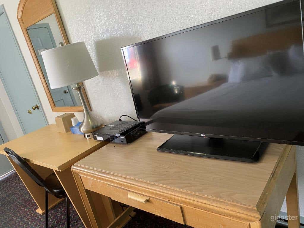 Picturesque and Historic Motel || NY Photo 3